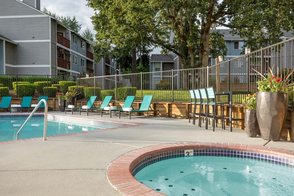 Hot Tub And Pool at Heatherbrae Commons, Milwaukie