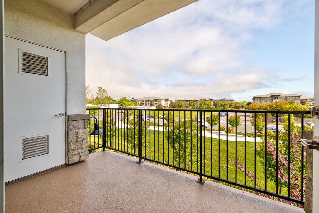 additional photo for property listing at chic digs with room to stretch out in the village 22 car