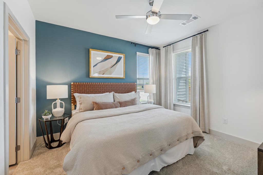 queen sized bed in bedroom