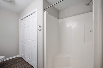 bath tub with closet including full washer and dryer - Photo Gallery 35