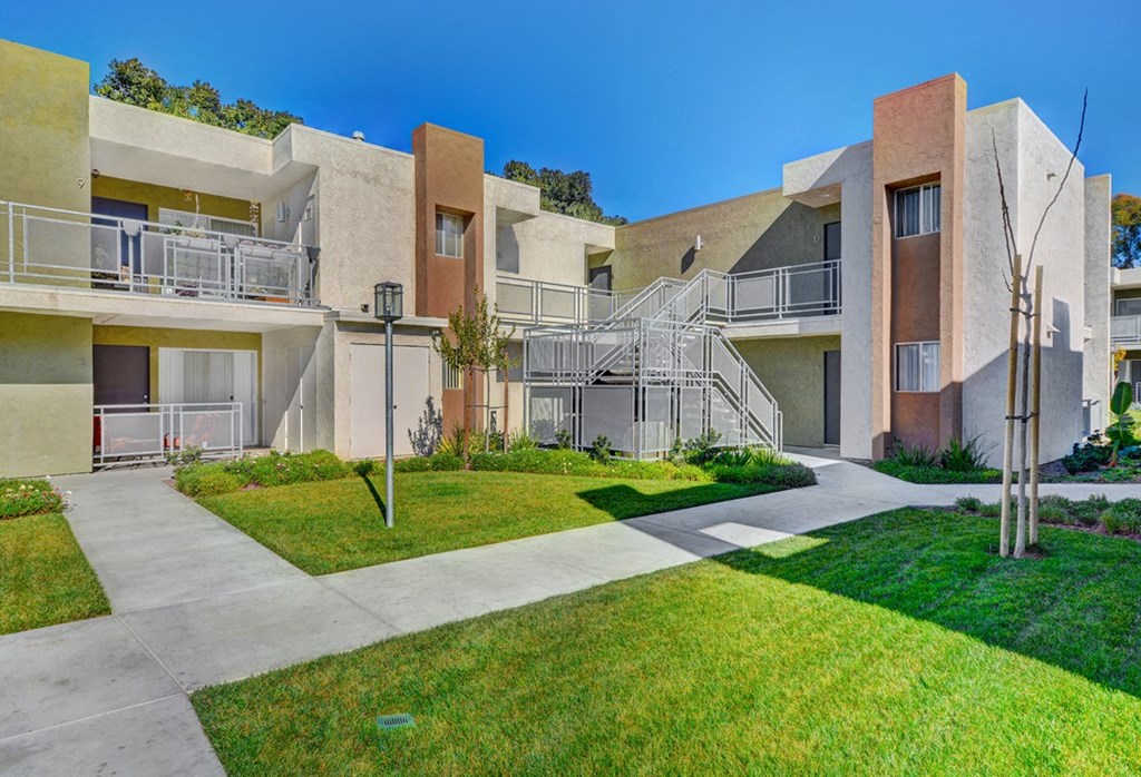 Landscaping  at Navajo Bluffs, San Diego