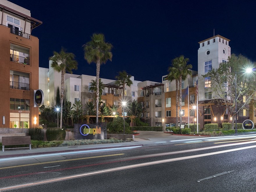 domicilio apartment exterior at night
