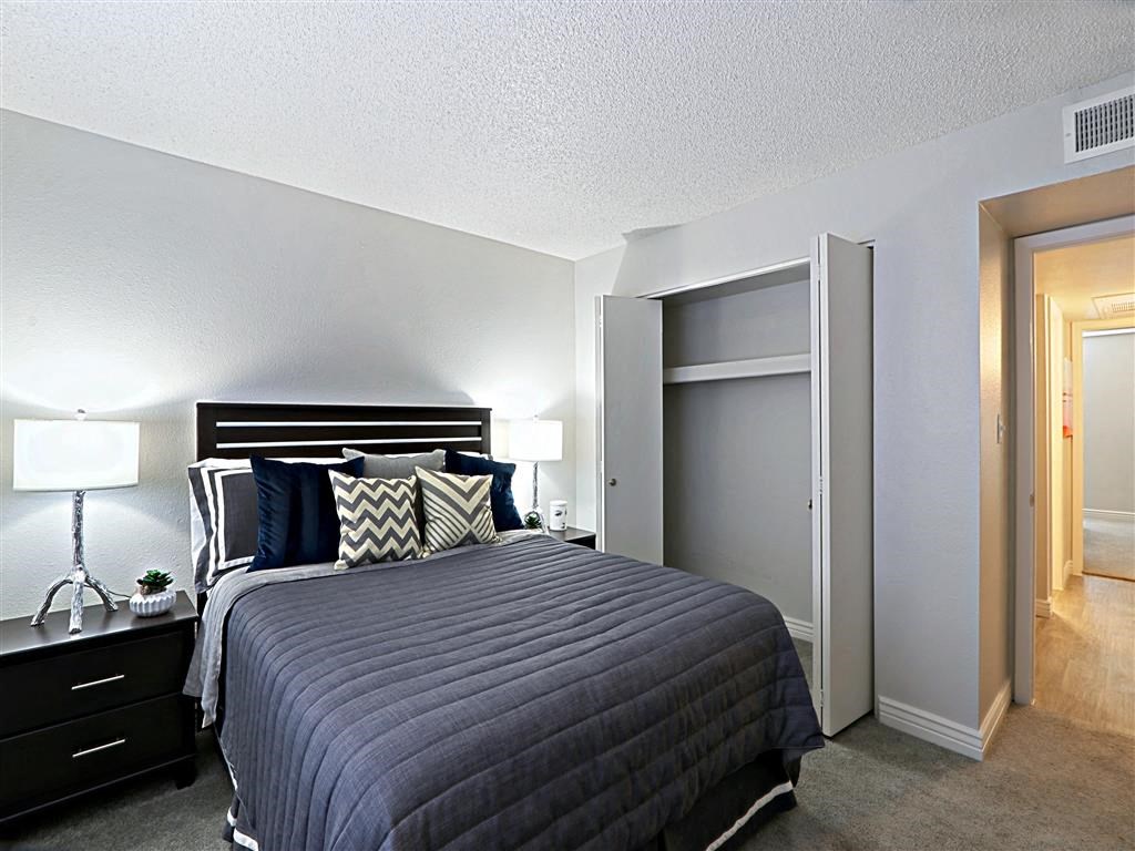 Spacious Bedrooms With En Suite Closet And Bathrooms at Villatree Apartments, Tempe