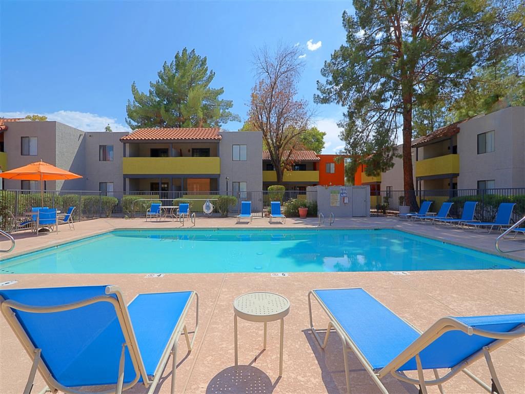 Swimming Pool With Relaxing Sundecks at Villatree Apartments, Arizona