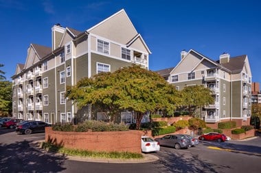 5250 Duke Street 1-2 Beds Apartment for Rent - Photo Gallery 1
