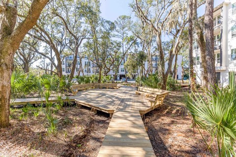 additional photo for property listing at chic digs with room to stretch out in the village 22 car