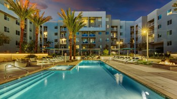 courtyard and pool - Photo Gallery 5