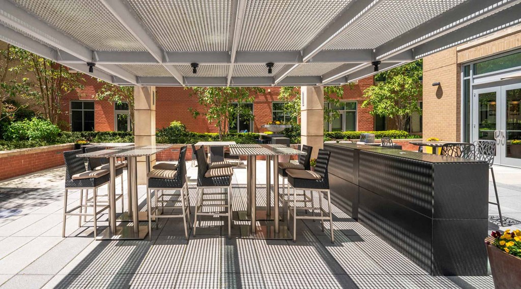 Outdoor Kitchen Lounge