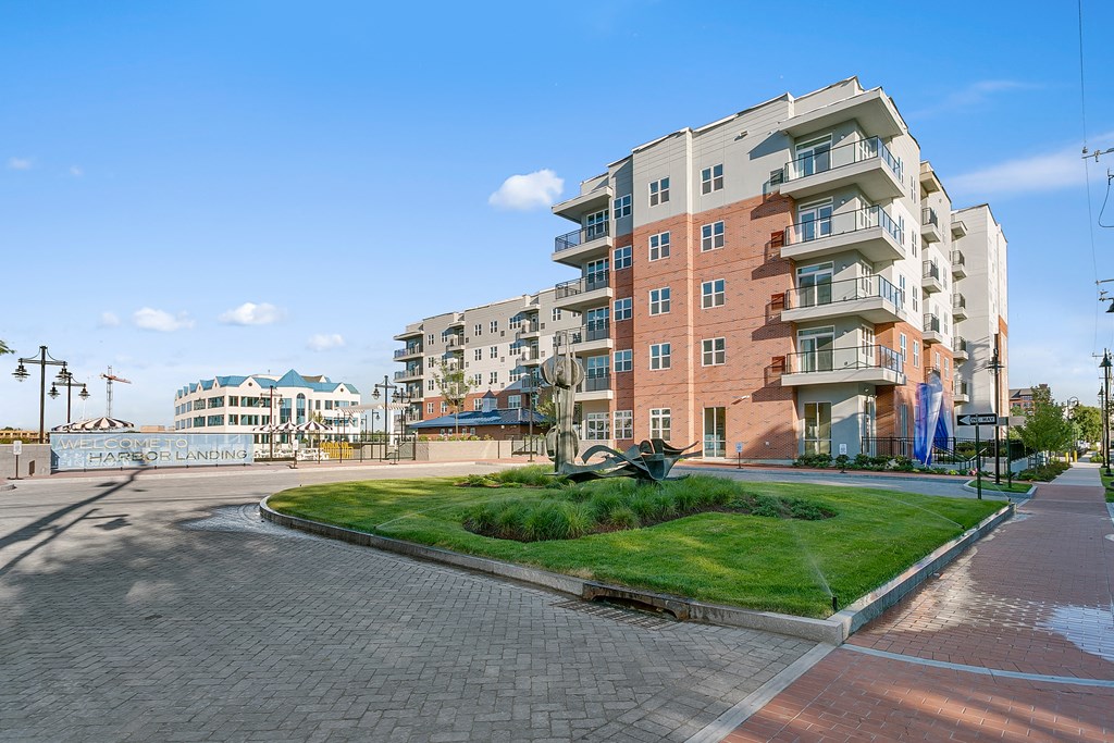 Harbor Landing CT building exterior