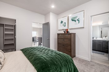 Full Bedroom View - Photo Gallery 4