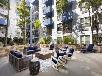 Pool Lounge - Photo Gallery 2