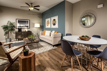 living room - Photo Gallery 3