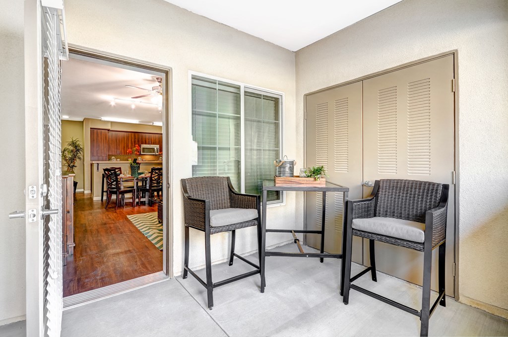 A room with a table and two chairs at Tavera Apartments