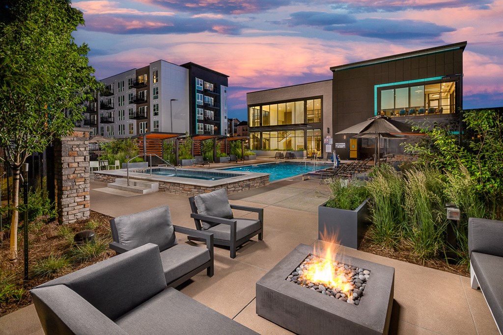 Poolside fire pit with seating
