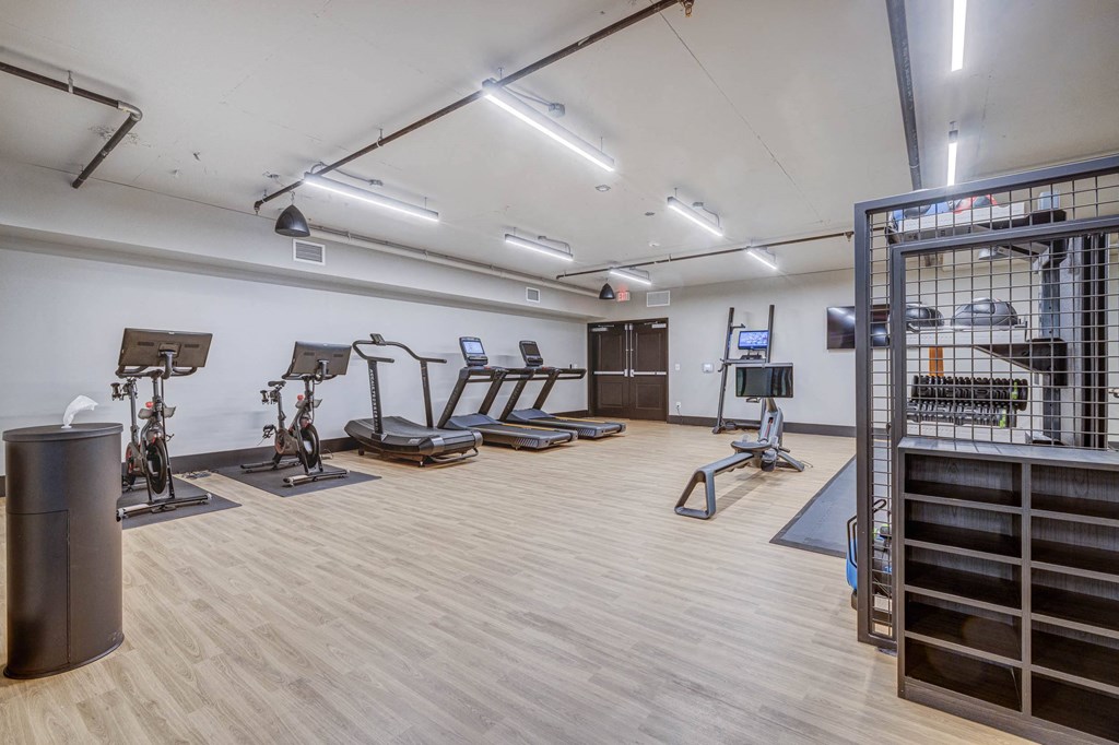 the gym at the at towne square apartments