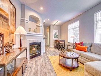 Living Room - Photo Gallery 3