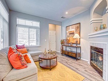Living Room - Photo Gallery 4