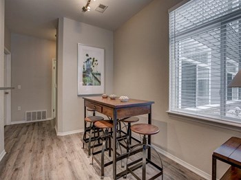 Dining Room - Photo Gallery 6