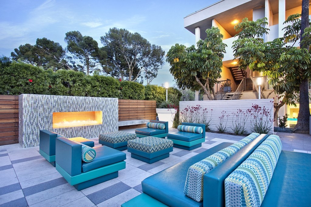 Outdoor Firepit Lounge at The Chadwick, Los Angeles, California