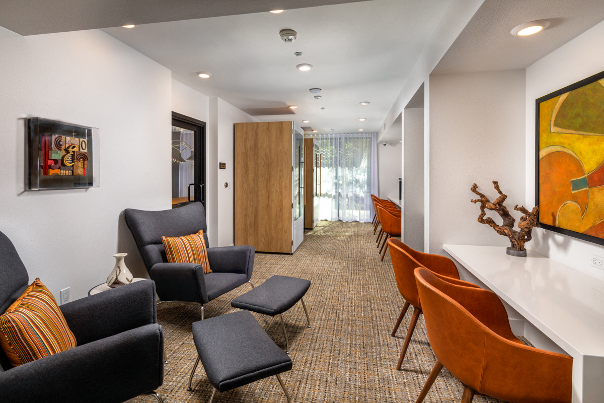 Business Center at Clarendon Apartments, Los Angeles, 91367