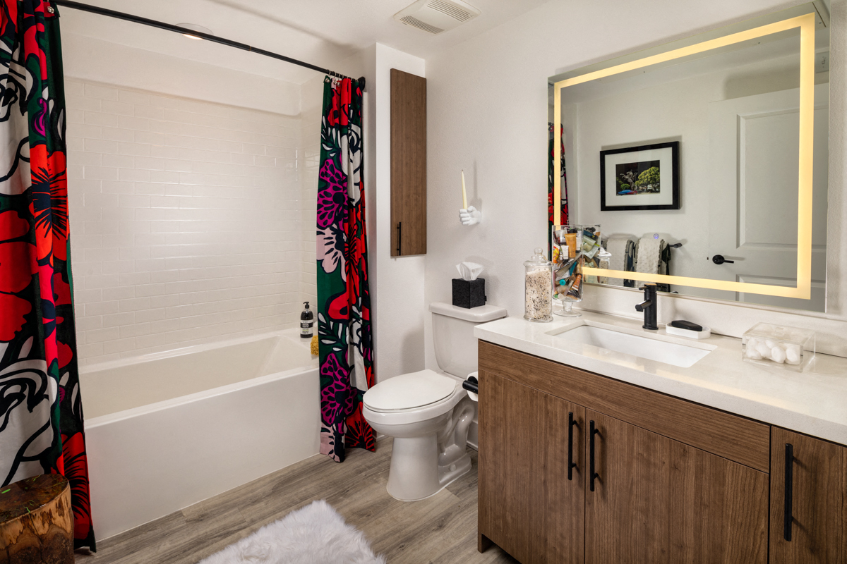 Luxurious Bathroom at Clarendon Apartments, Los Angeles, 91367