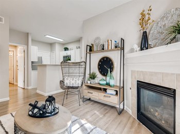 Living Room - Photo Gallery 4
