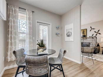 Dining Room - Photo Gallery 6