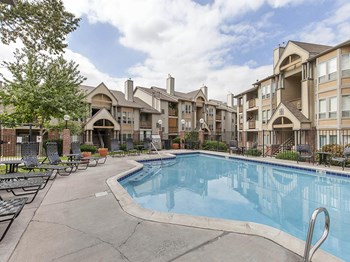 Outdoor Pool - Photo Gallery 6