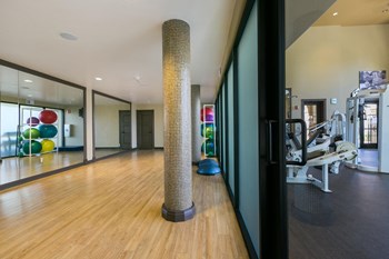 leasing office - Photo Gallery 6