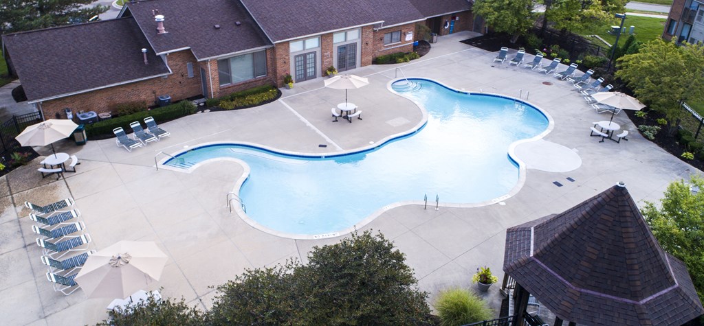 Building exterior with Pool