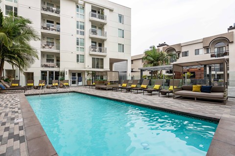pool with seating