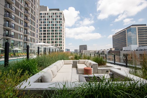 One Seven At Belleview Station