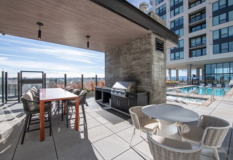 One Seven At Belleview Station