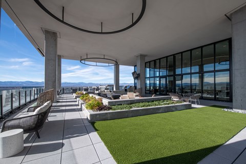 One Seven At Belleview Station