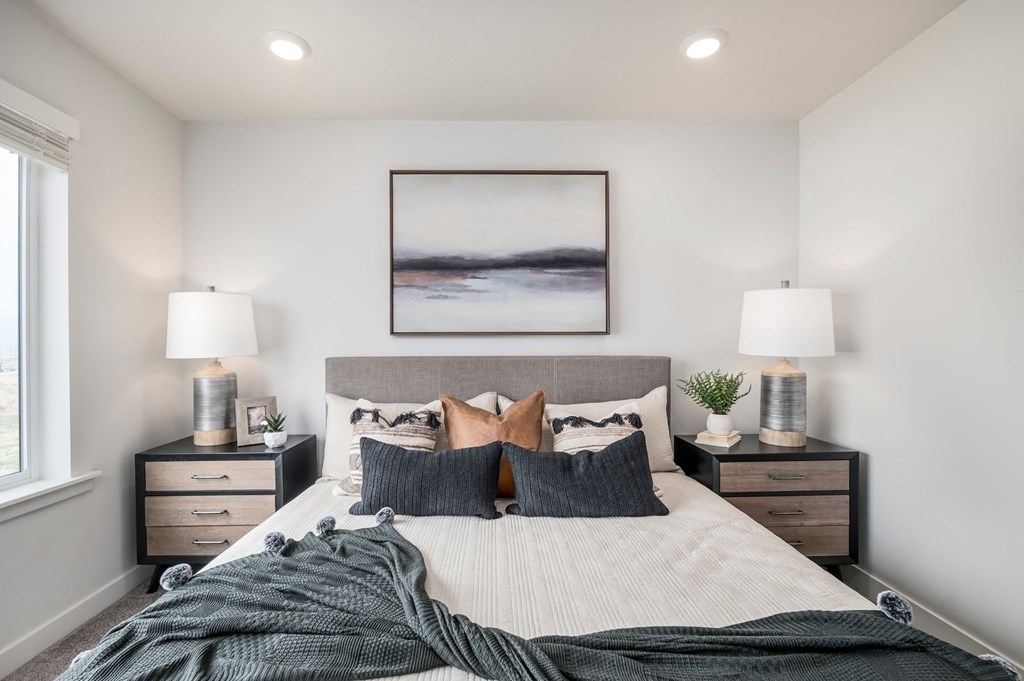 a bedroom with a bed and two night stands with lamps