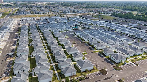 an aerial view of a parking lot filled with houses