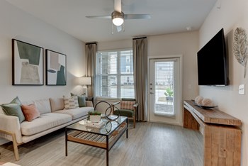 Living Room - Photo Gallery 12