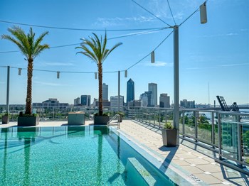 Relaxing Swimming Pool at Vista Brooklyn, Jacksonville - Photo Gallery 9