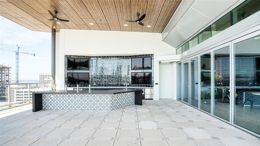 Rooftop Kitchen at Vista Brooklyn, Jacksonville, FL