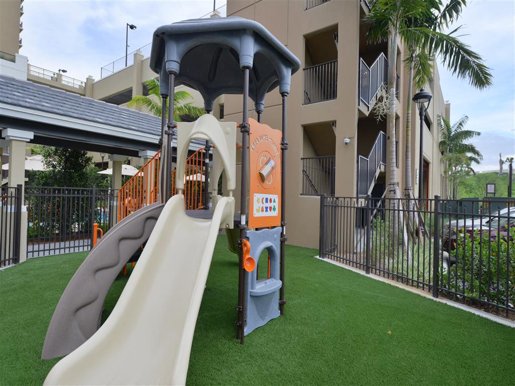 One Plantation Apartments