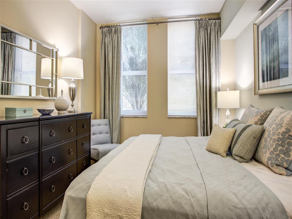 One Plantation Apartments