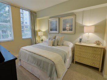 One Plantation Apartments