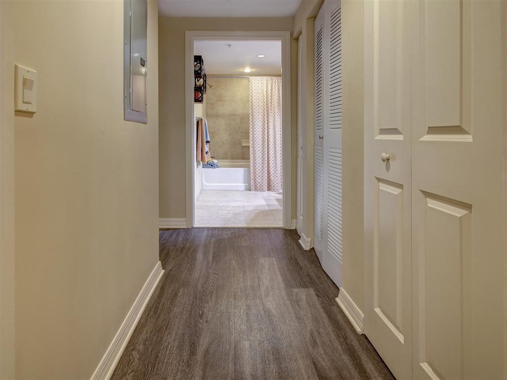 One Plantation Apartments