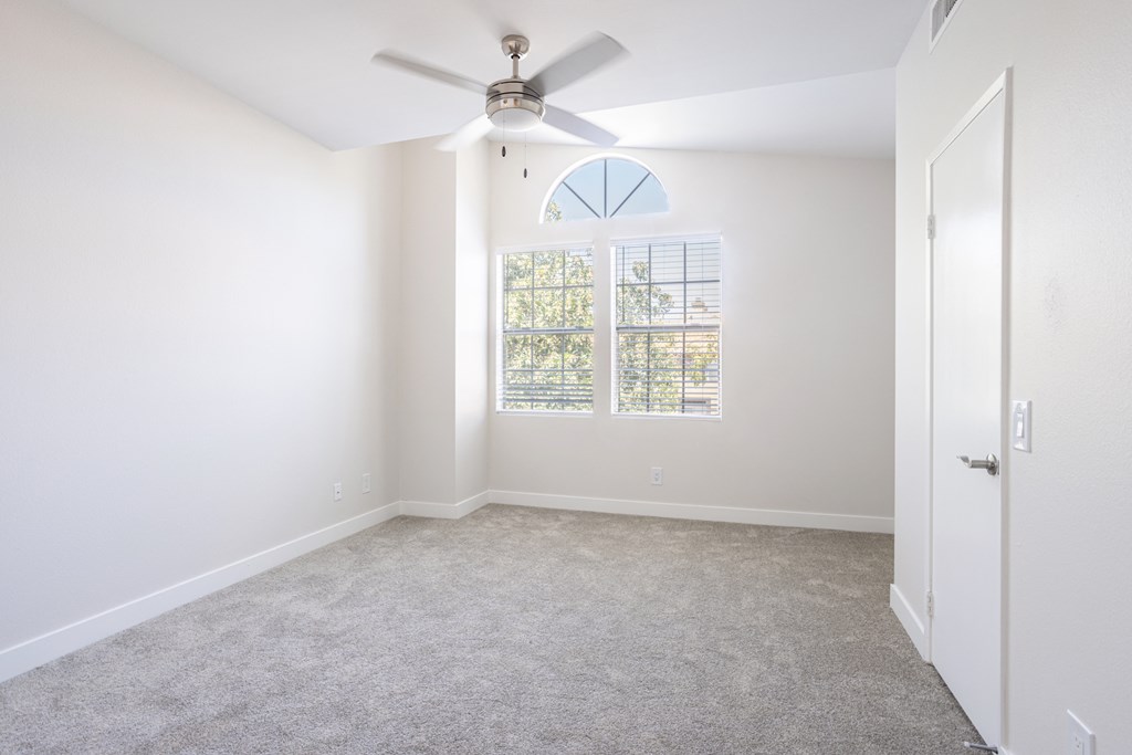  Bright Bedroom at Marquessa Villas, Corona, 92879