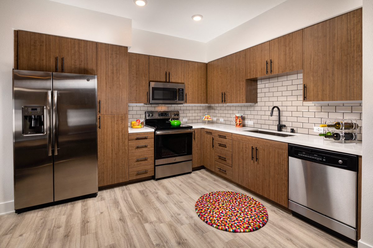 Fully Equipped Kitchen at Clarendon Apartments, California, 91367