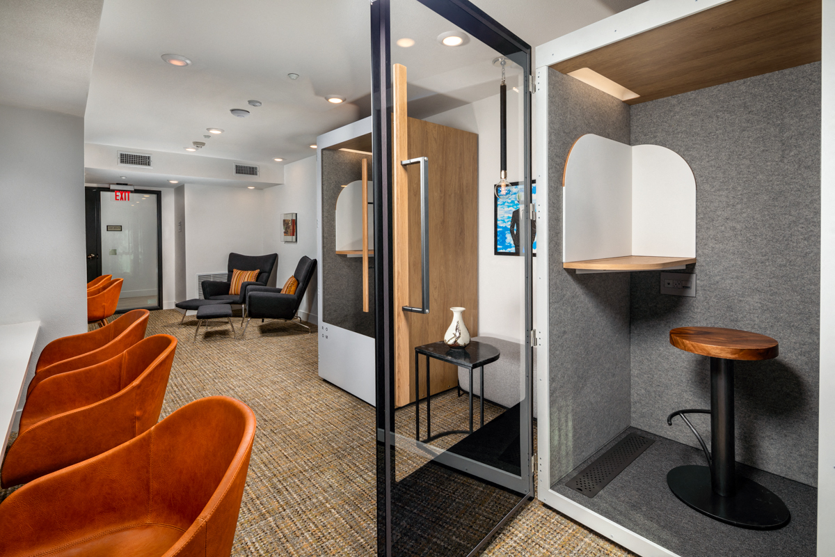 24-Hour Business Center at Clarendon Apartments, Los Angeles, California