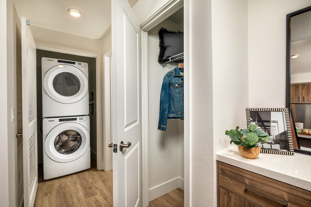 Landing Washer/Dryer