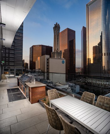 427 W Fifth Street Studio-3 Beds Apartment for Rent - Photo Gallery 4