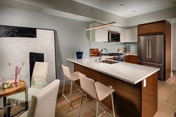427 W Fifth Street Studio-3 Beds Apartment for Rent - Photo Gallery 5