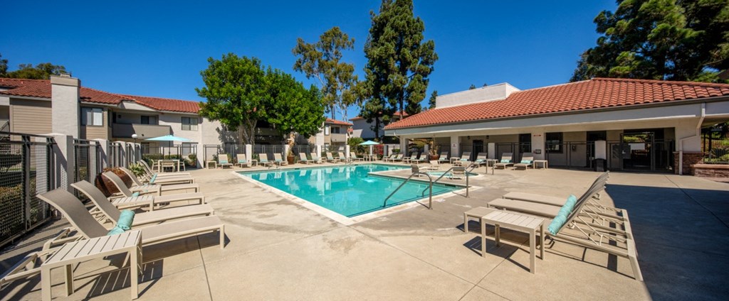 pool at Shadowridge Woodbend Apartments